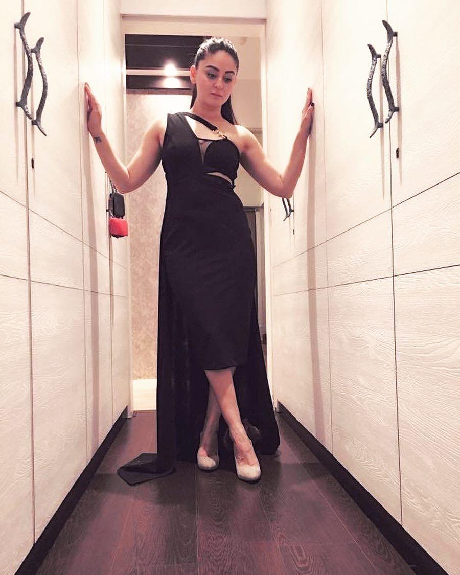 Actress Mahhi Vij New Photoshoot Stills is Dreamy & Beautiful
