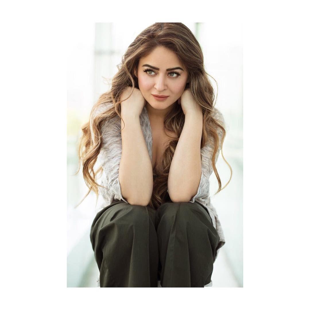 Actress Mahhi Vij New Photoshoot Stills is Dreamy & Beautiful