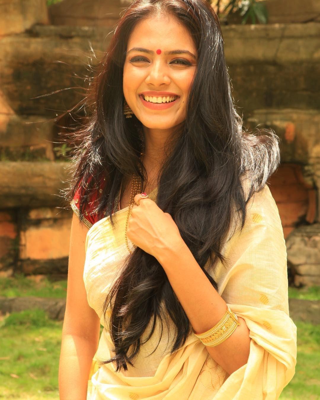 Actress Malavika Mohanan Latest Photos & Wallpapers
