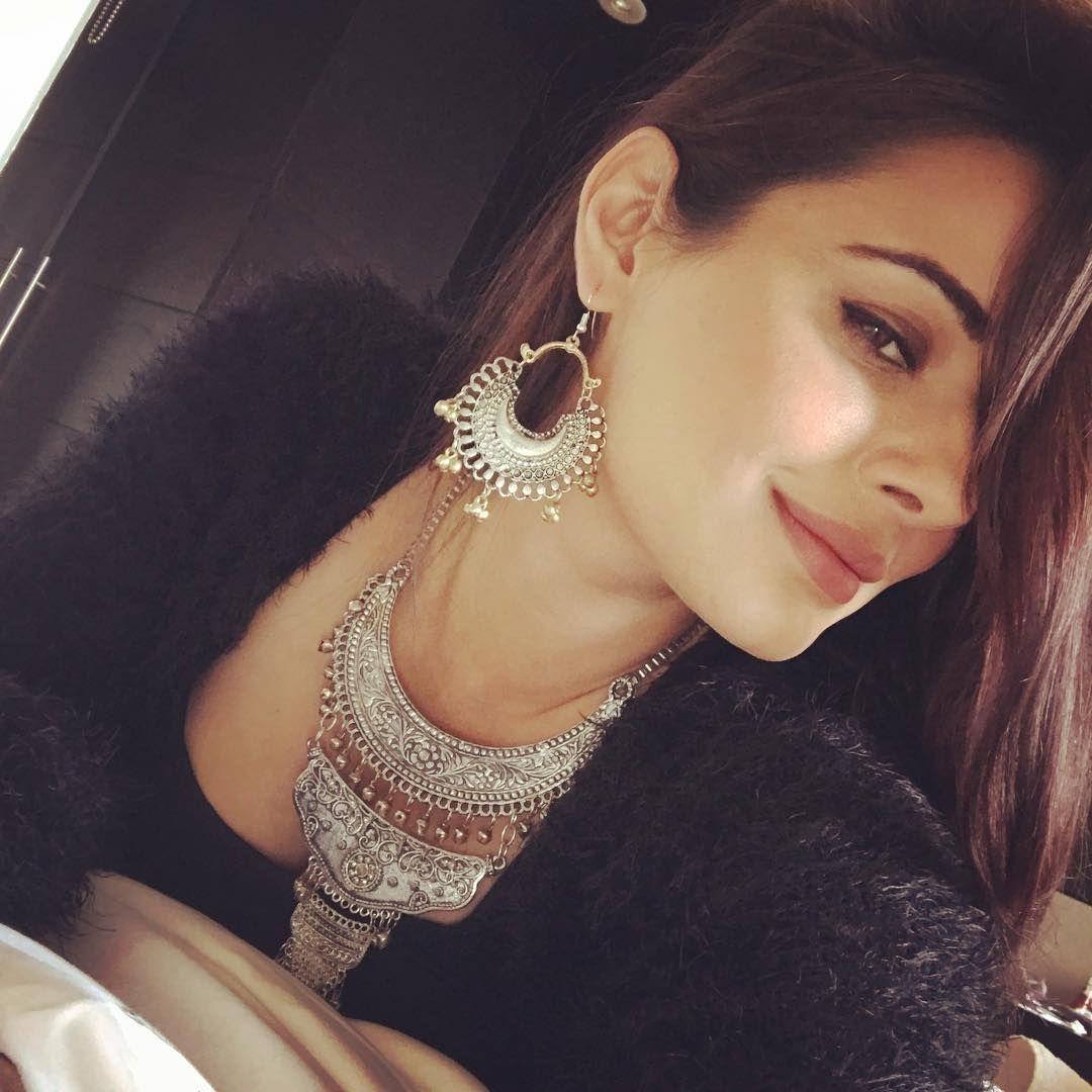 Actress Mandy Takhar Latest Hot Stills