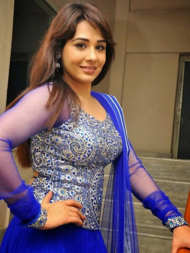 Actress Mandy Takhar Latest Hot Stills