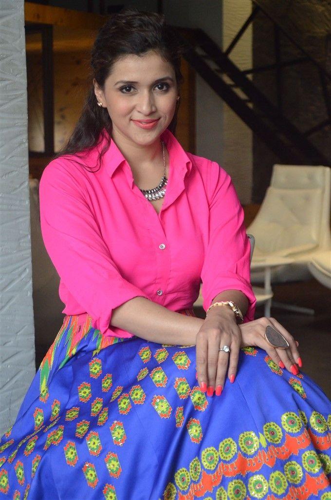Actress Mannara Chopra Latest Photos