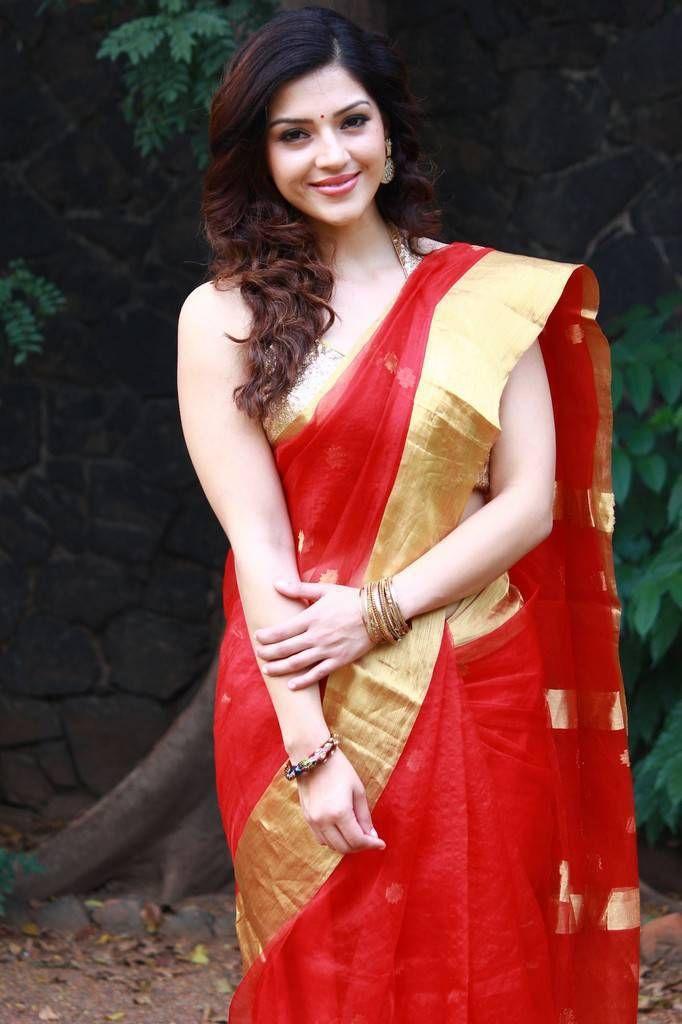 Actress Mehreen Kaur Latest 2017 Saree's Photo Stills