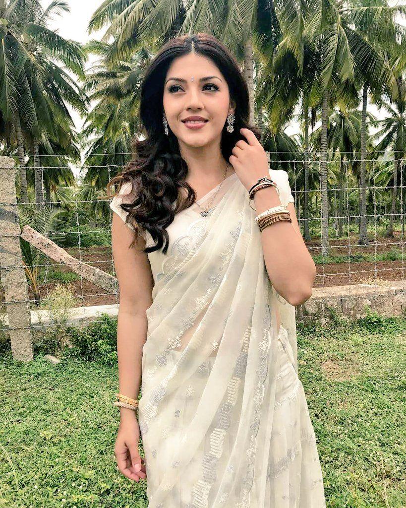 Actress Mehreen Pirzada New HD Photos