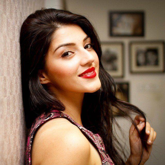 Actress Mehreen Pirzada Rare & Unseen Photos