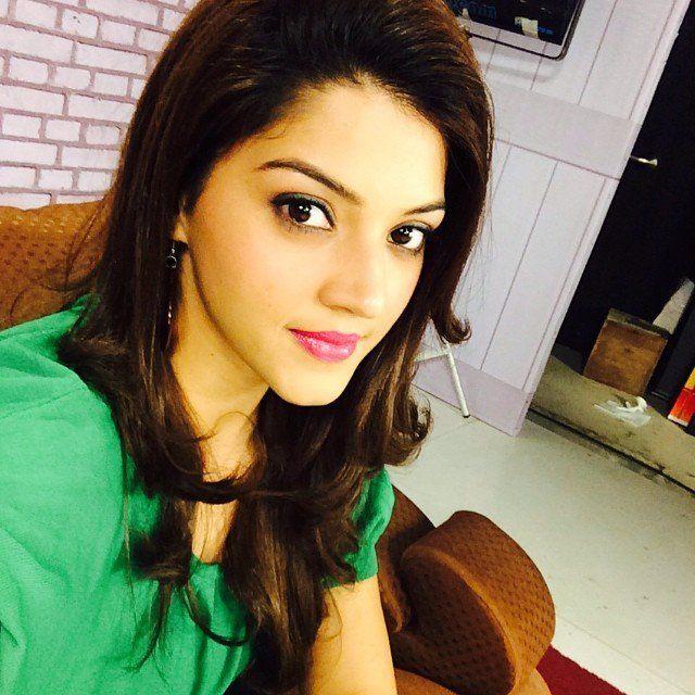 Actress Mehreen Pirzada Rare & Unseen Photos