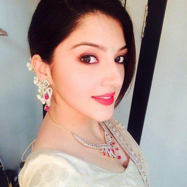 Actress Mehreen Pirzada Rare & Unseen Photos