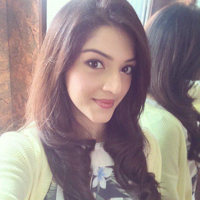 Actress Mehreen Pirzada Rare & Unseen Photos