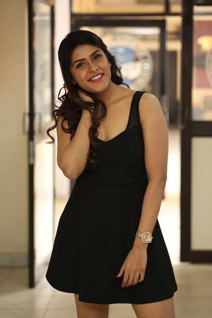 Actress Naira Shah Latest Stills