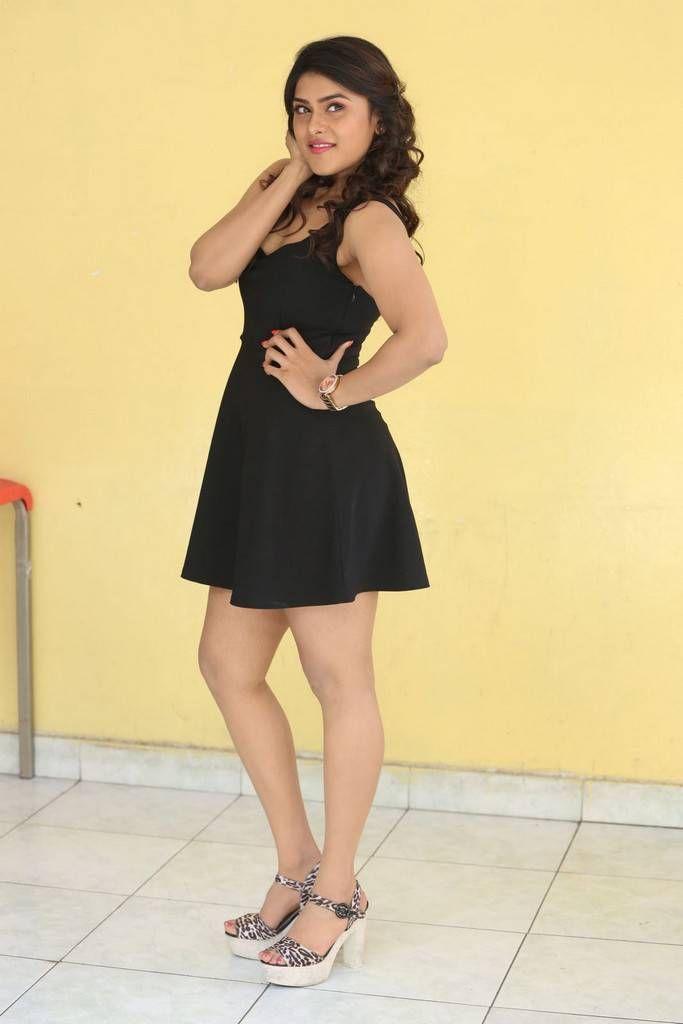 Actress Naira Shah Latest Stills