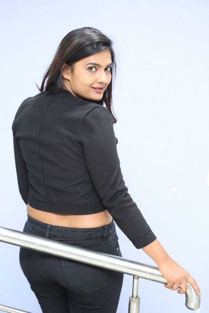Actress Neha Deshpande Images