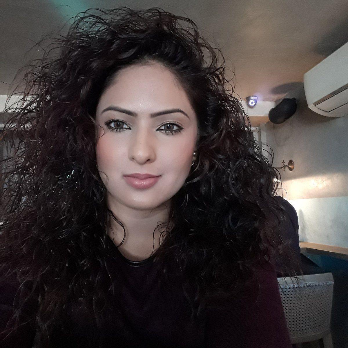 Actress Nikesha Patel Real life Personal Photos Collections!