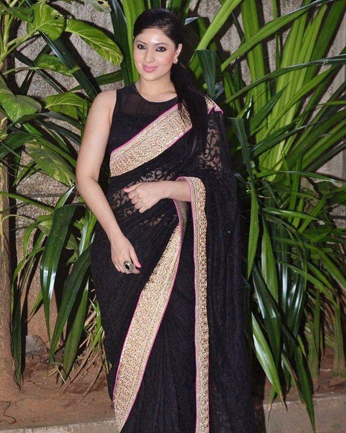 Actress Nikesha Patel Real life Personal Photos Collections!