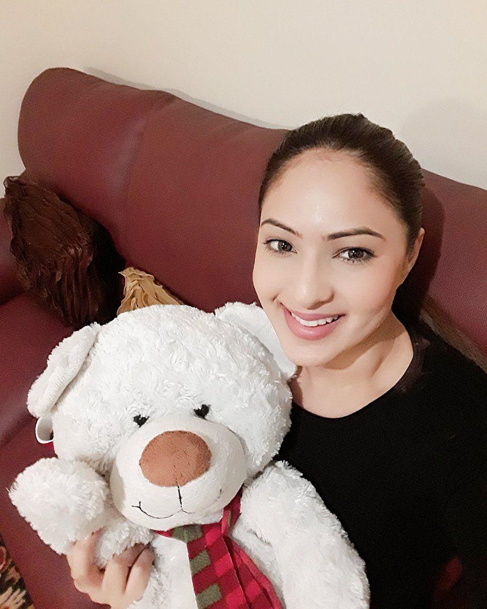 Actress Nikesha Patel Real life Personal Photos Collections!