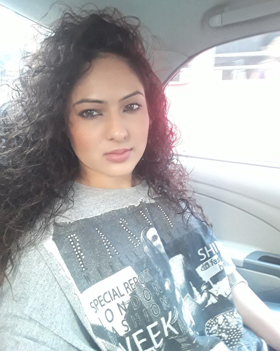 Actress Nikesha Patel Real life Personal Photos Collections!