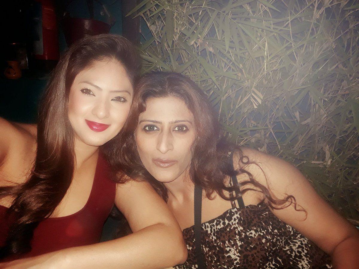 Actress Nikesha Patel Real life Personal Photos Collections!