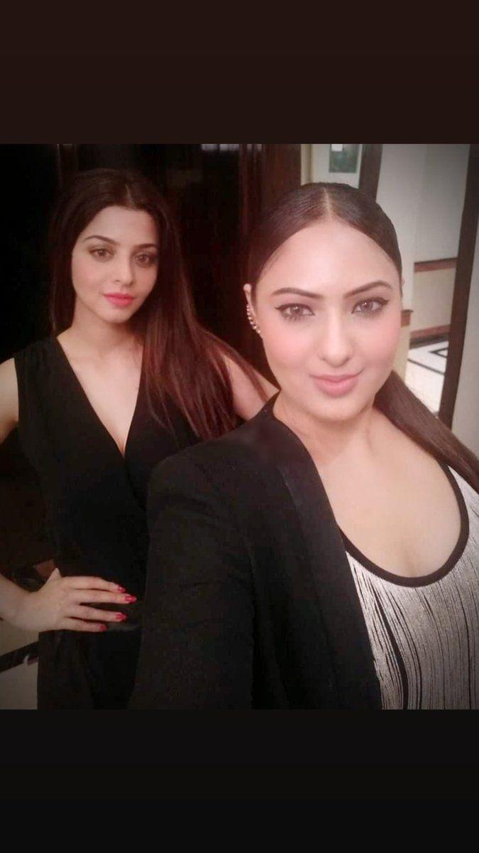 Actress Nikesha Patel Real life Personal Photos Collections!