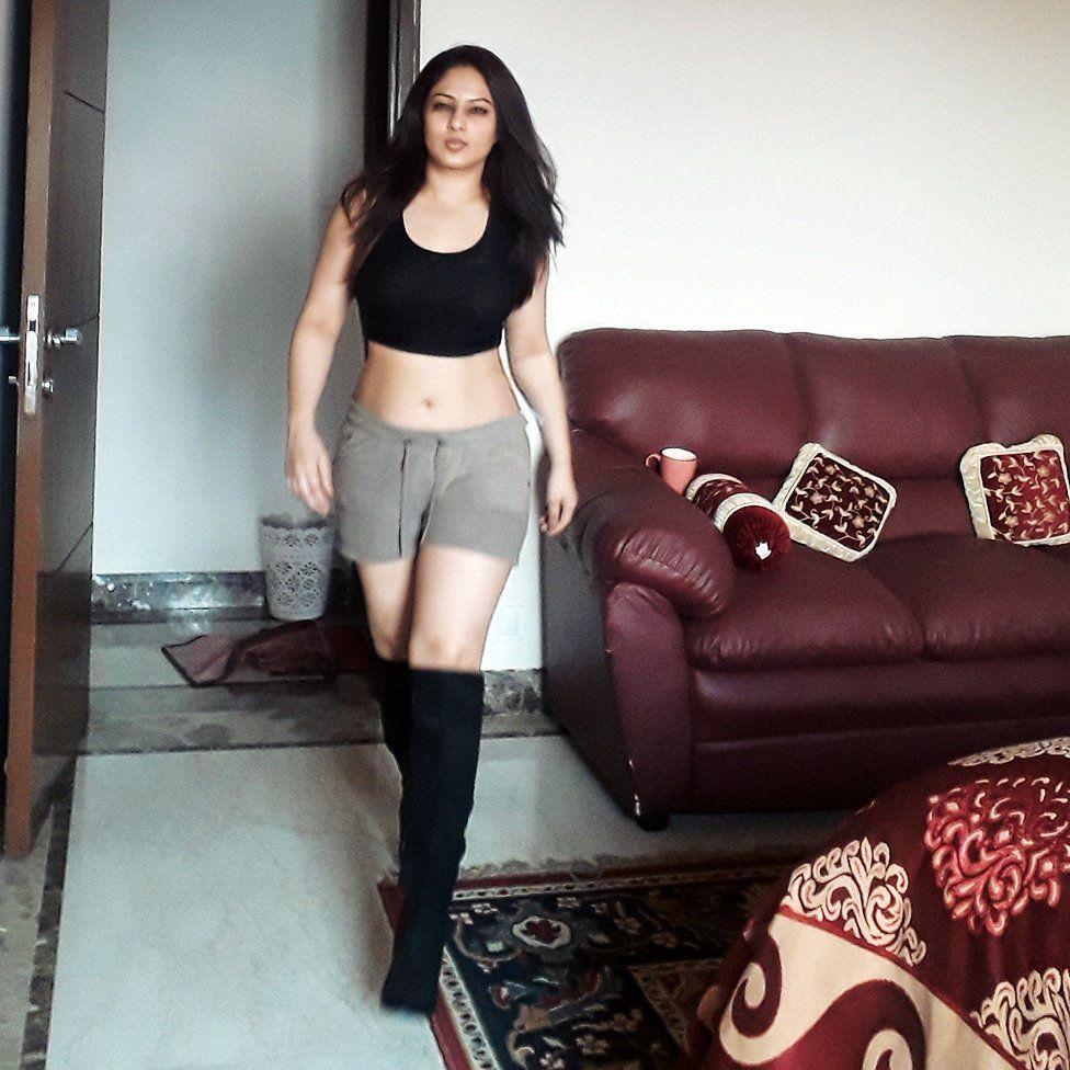 Actress Nikesha Patel Real life Personal Photos Collections!