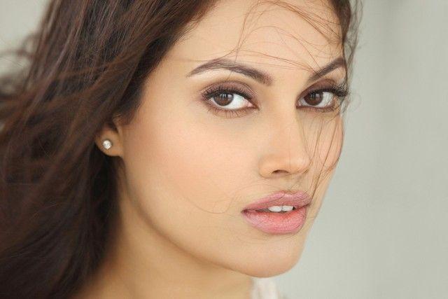 Actress Nikii Daas Latest HD Photoshoot Stills