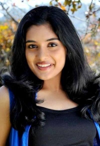 Actress Niveda Thomas Photo Gallery