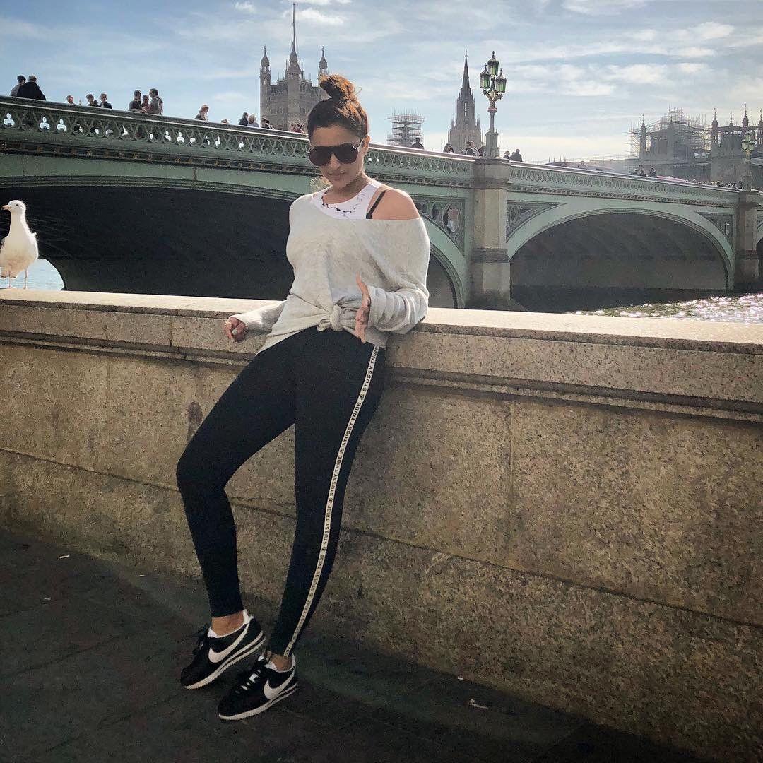 Actress Parineeti Chopra Photos and Pictures