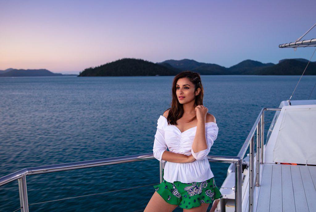 Actress Parineeti Chopra Photos and Pictures