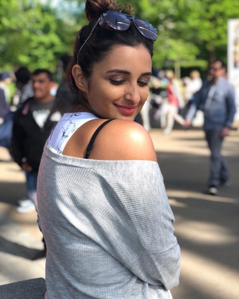 Actress Parineeti Chopra Photos and Pictures