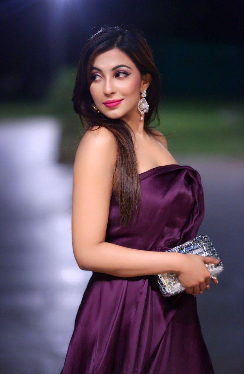 Actress Parvathi Nair Latest Unseen Photo Stills