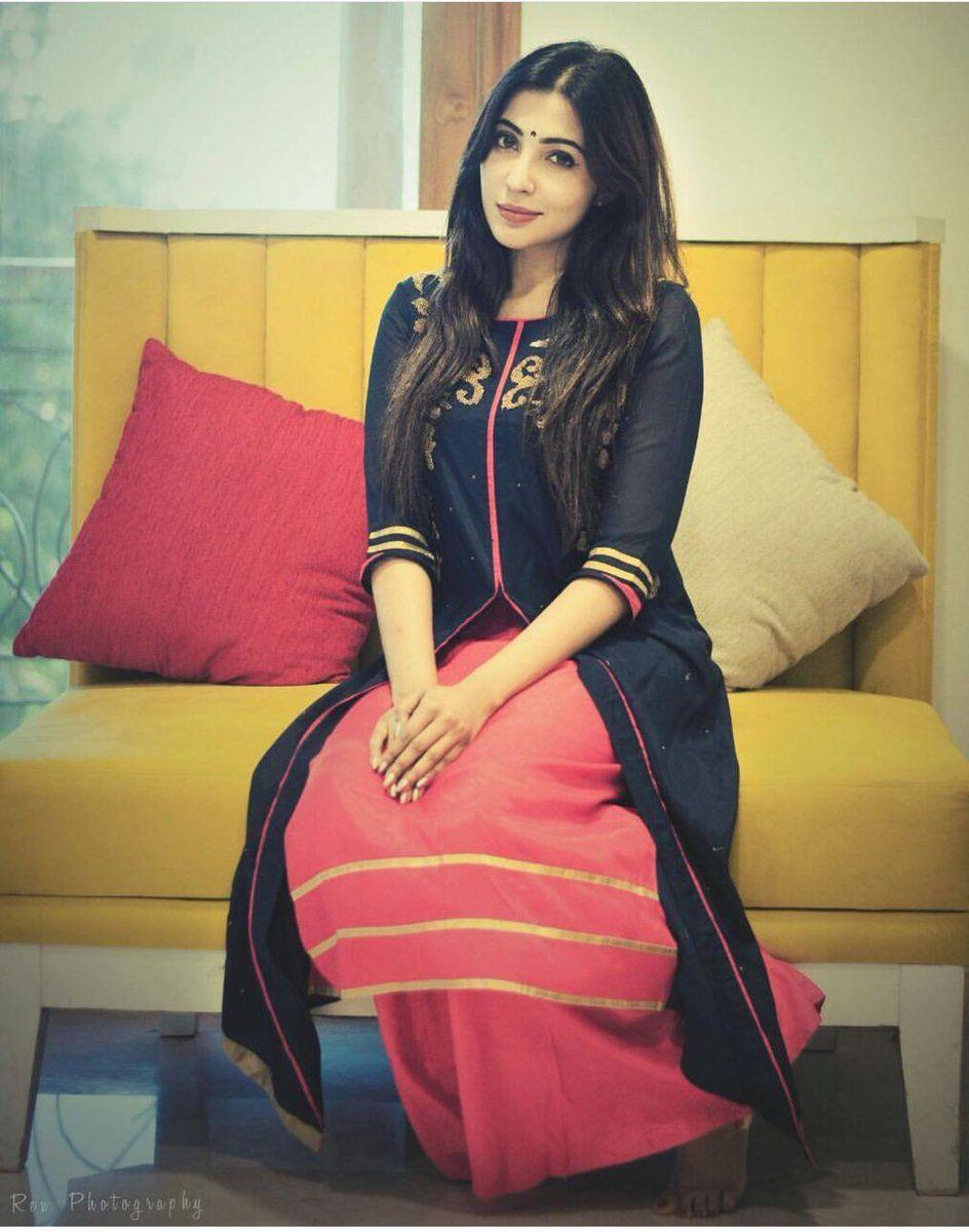 Actress Parvathi Nair Latest Unseen Pics