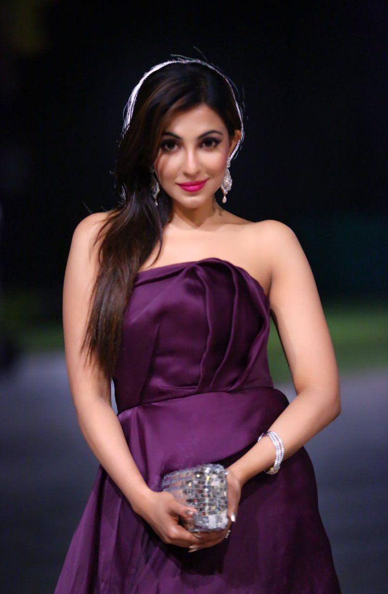 Actress Parvathi Nair Latest Unseen Pics
