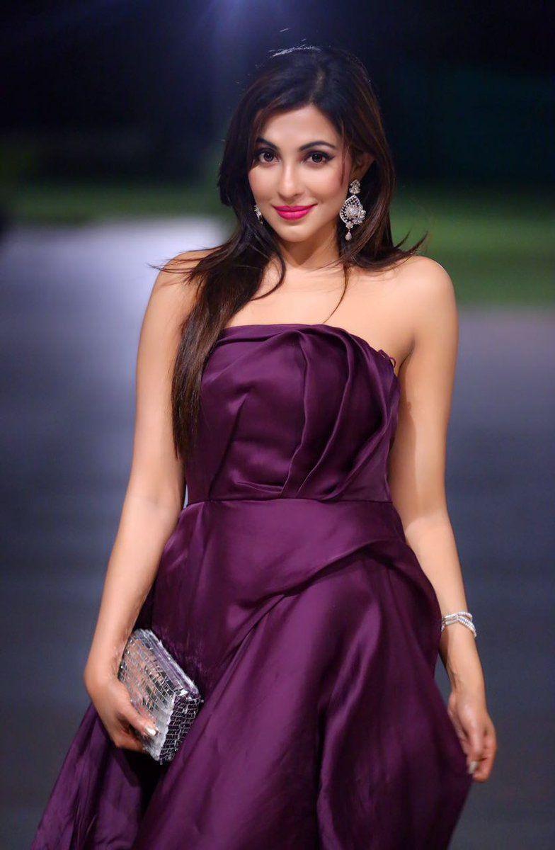 Actress Parvathi Nair Latest Unseen Pics