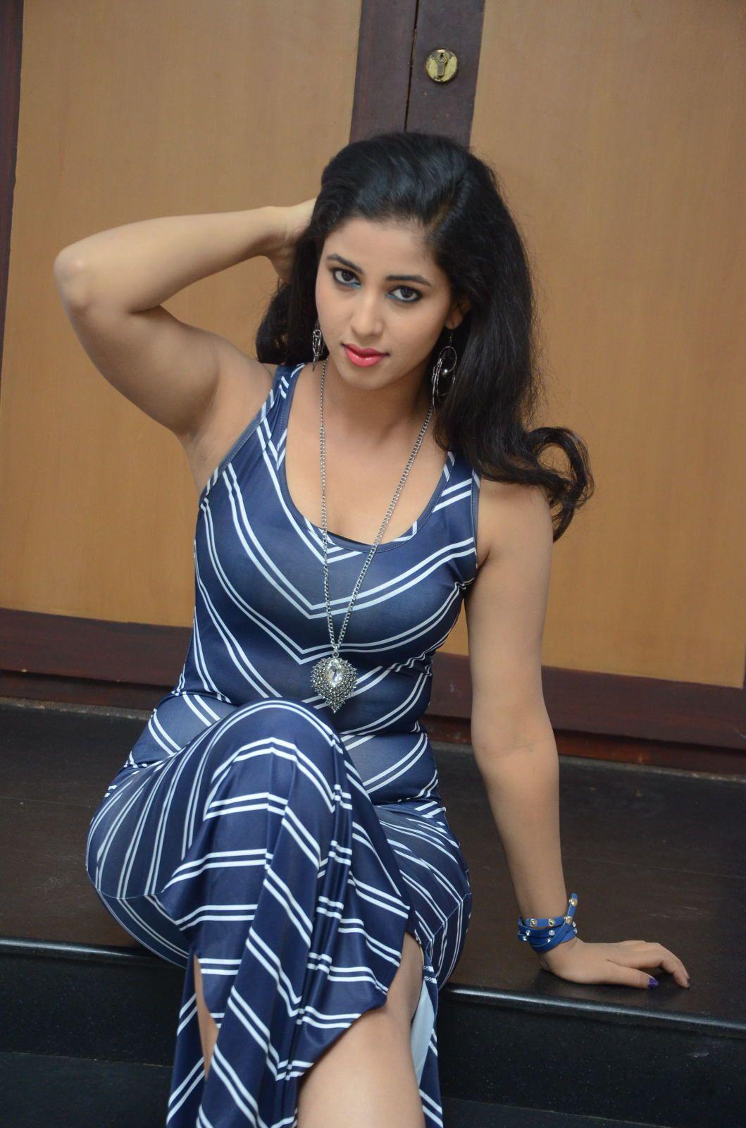 Actress Pavani Ultra Hot Cleavage Show Photo Stills 2017