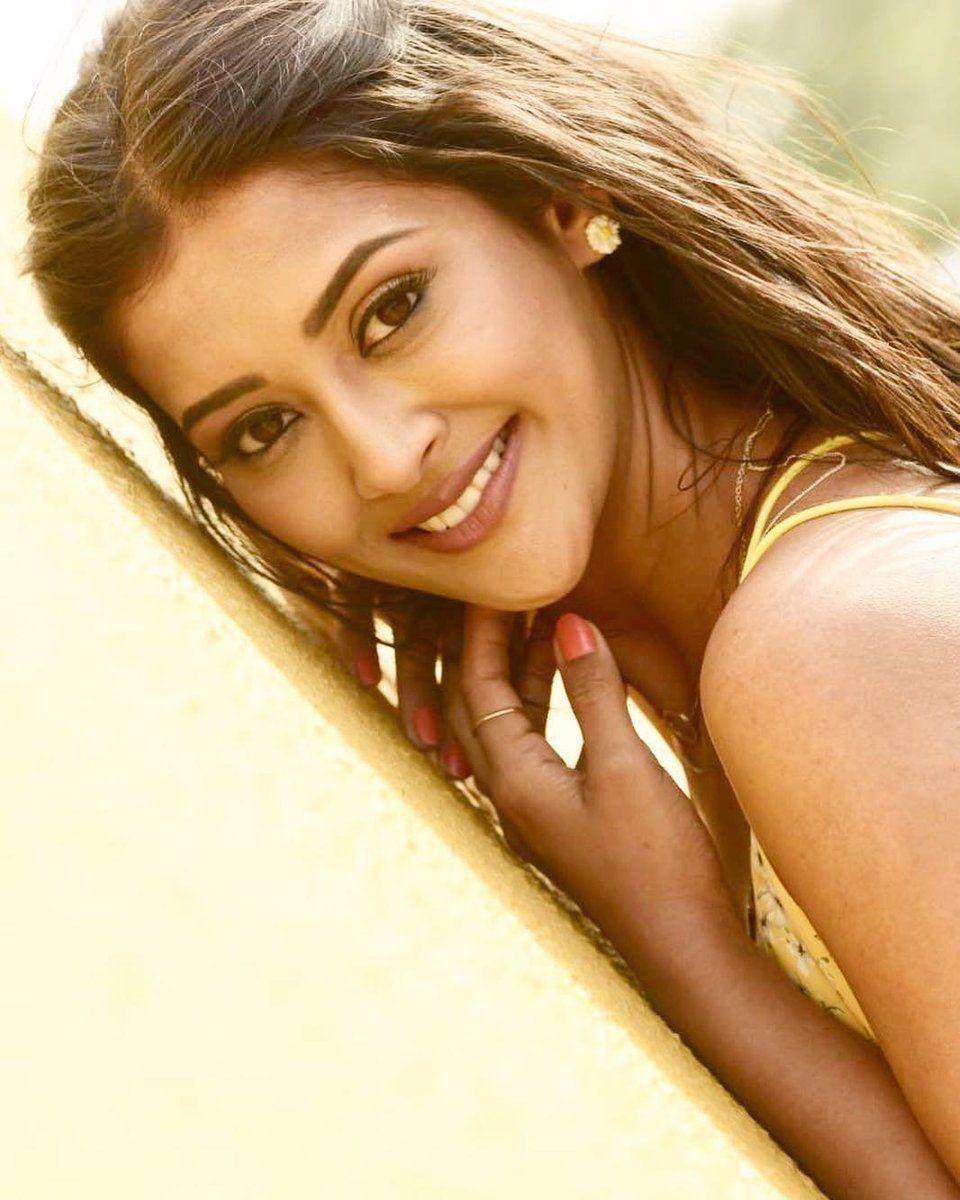Actress Pooja Jhaveri Latest Unseen Photo Stills
