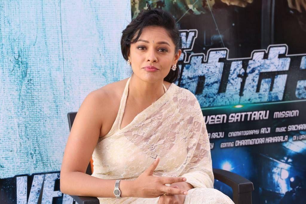 Actress Pooja Kumar Latest White Saree Stills