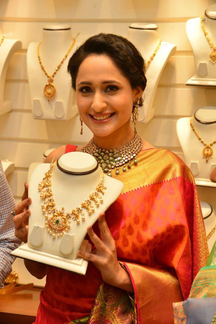 Actress Pragya Jaiswal Latest Saree Photo Stills