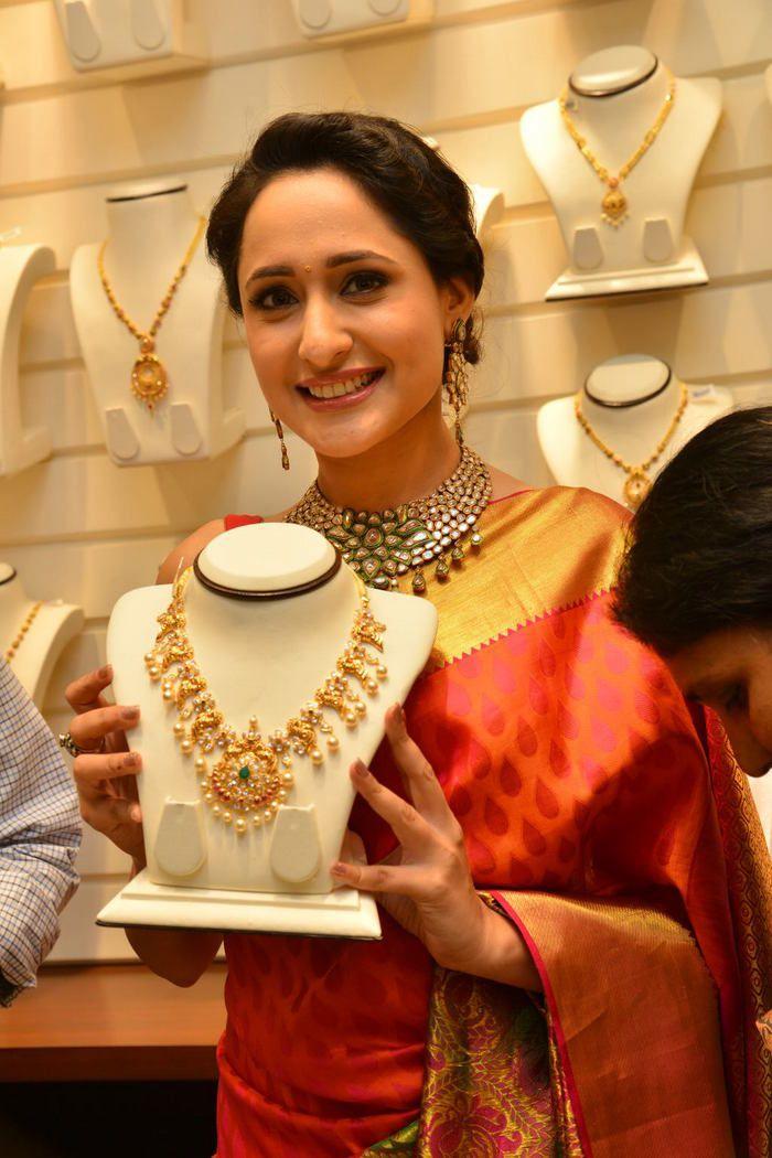 Actress Pragya Jaiswal Latest Saree Photo Stills