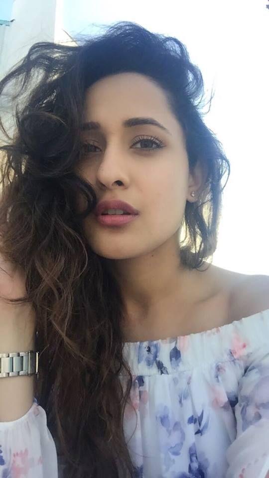 Actress Pragya Jaiswal Latest Unseen Photo Gallery