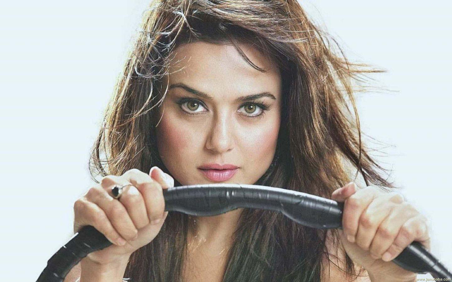 Actress Preity Zinta Hot Latest New HD Images