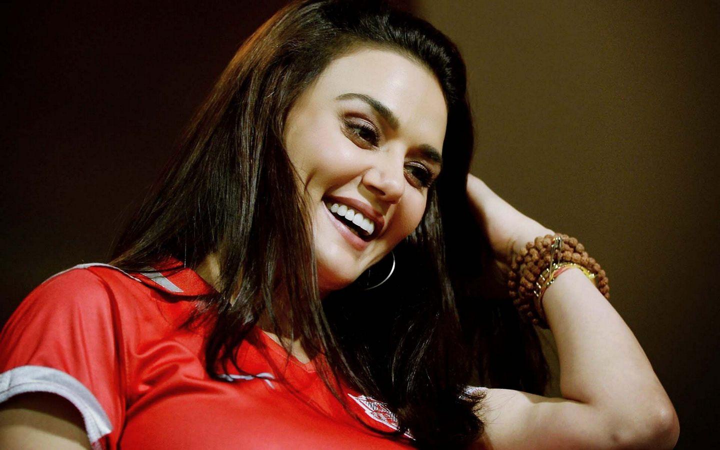 Actress Preity Zinta Hot Latest New HD Images