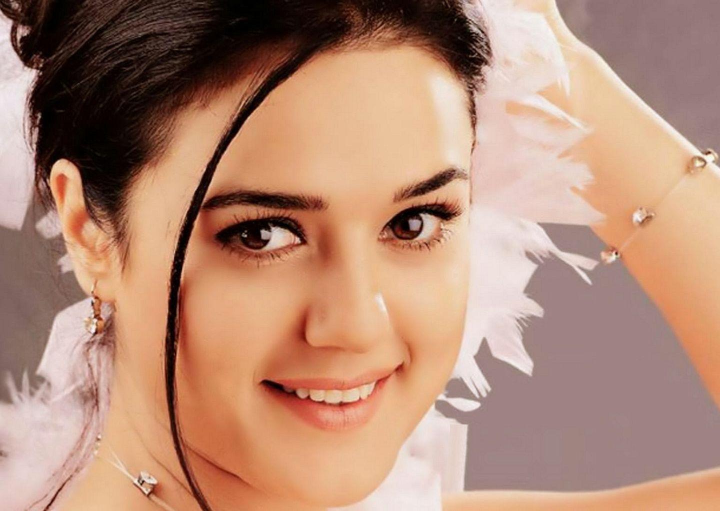 Actress Preity Zinta Hot Latest New HD Images