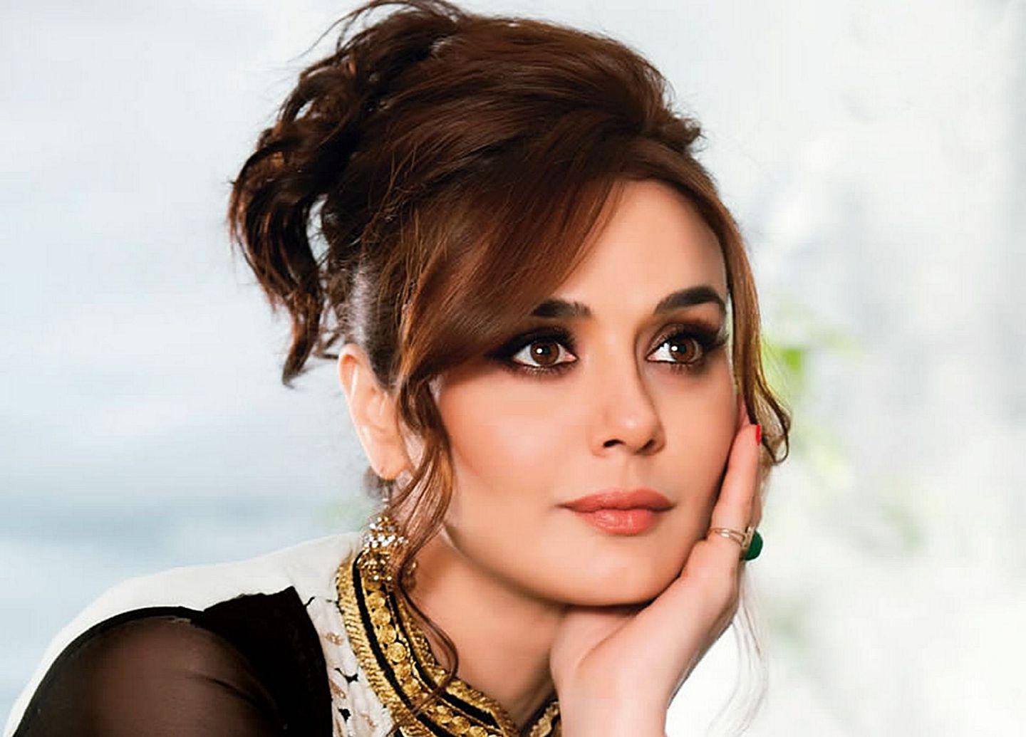 Actress Preity Zinta Hot Latest New HD Images