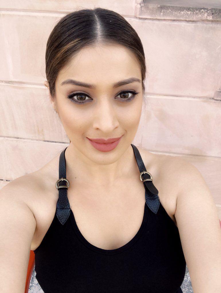 Actress Raai Laxmi Rare & Unseen Photos