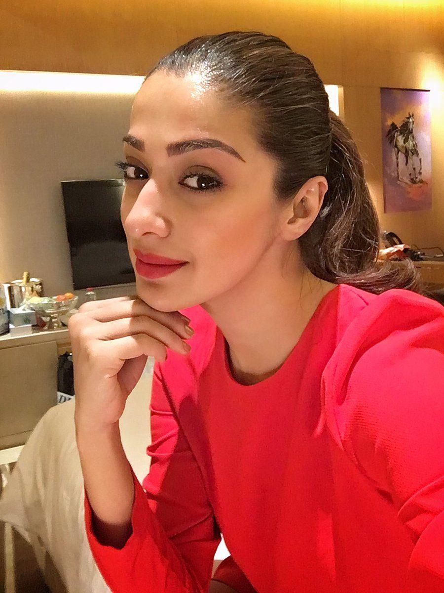 Actress Raai Laxmi Rare & Unseen Photos