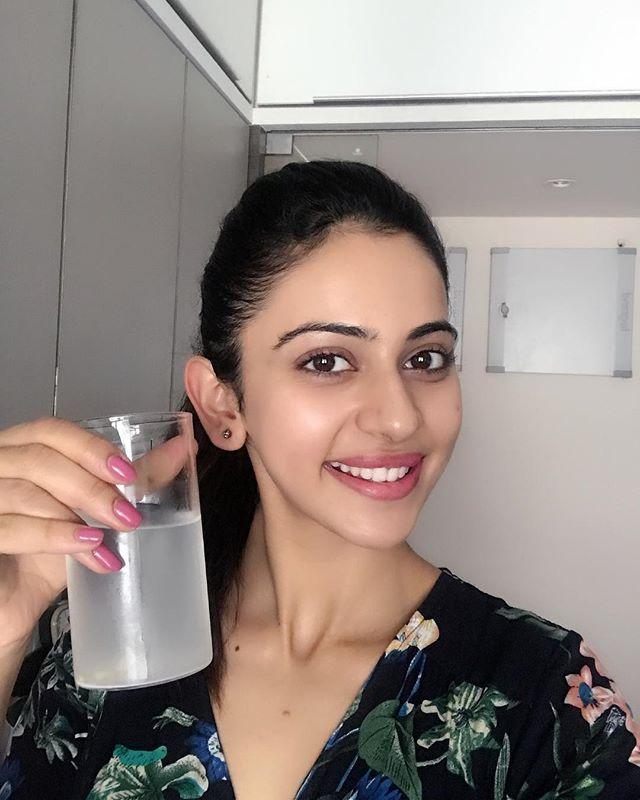 Actress Rakul Preet Singh looking stunning in Unseen Photo Stills