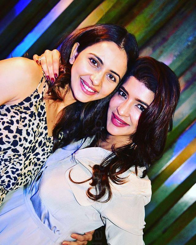 Actress Rakul Preet Singh looking stunning in Unseen Photo Stills