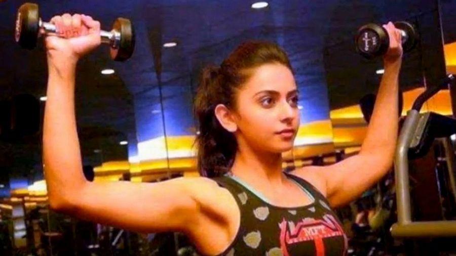 Actress Rakul Preet provoking our temptations - Spicy Photo Feature