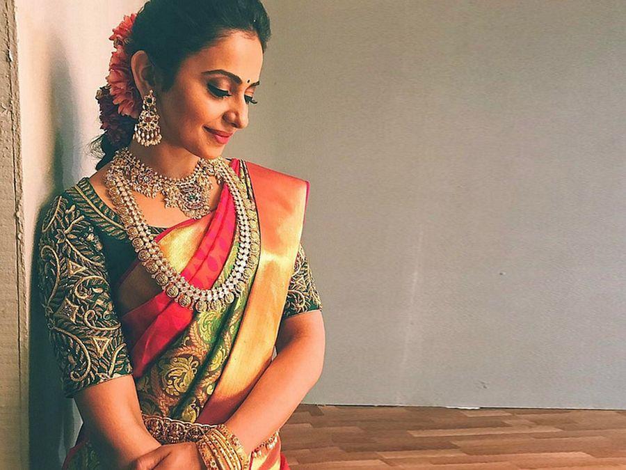 Actress Rakul Preet provoking our temptations - Spicy Photo Feature