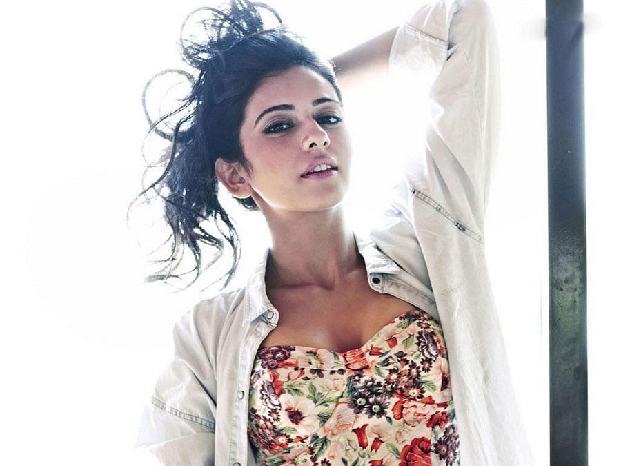 Actress Rakul Preet provoking our temptations - Spicy Photo Feature