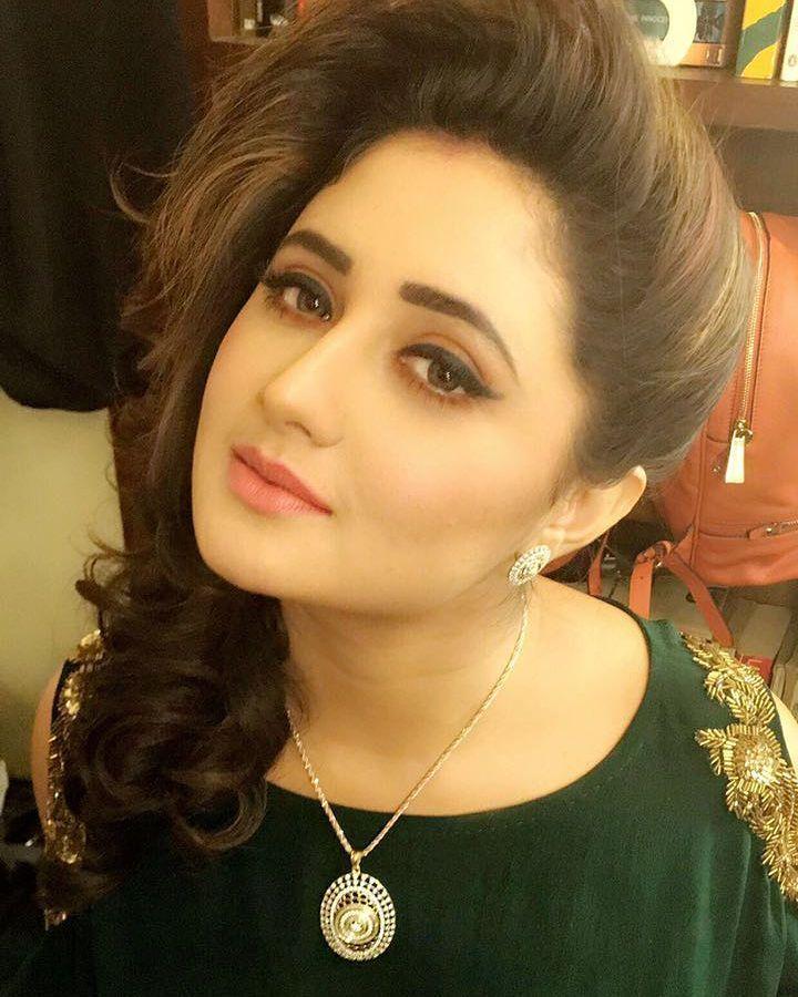 Actress Rashami Desai Rare & Unseen Photo Stills