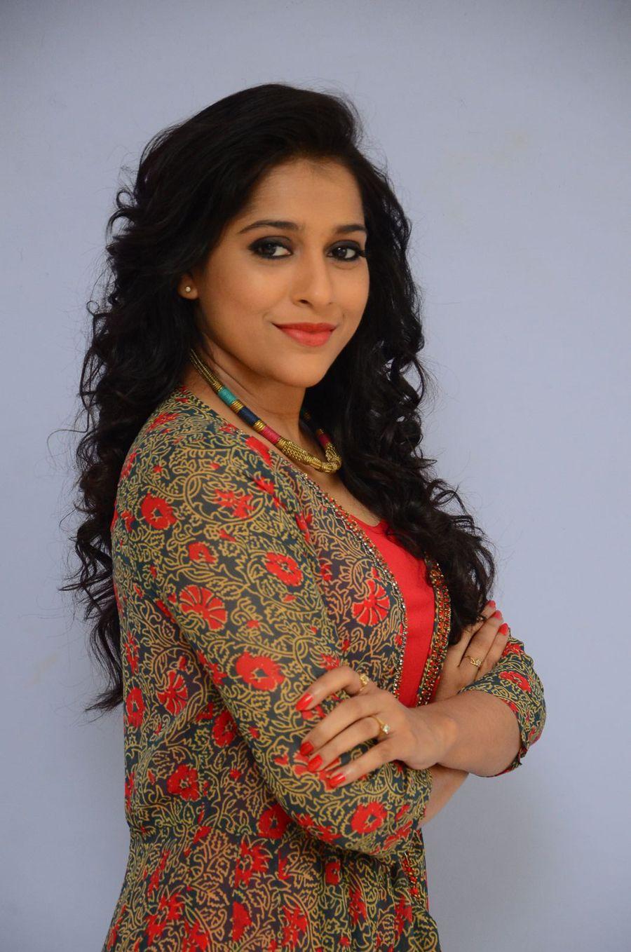 Actress Rashmi Gautam Latest Pics